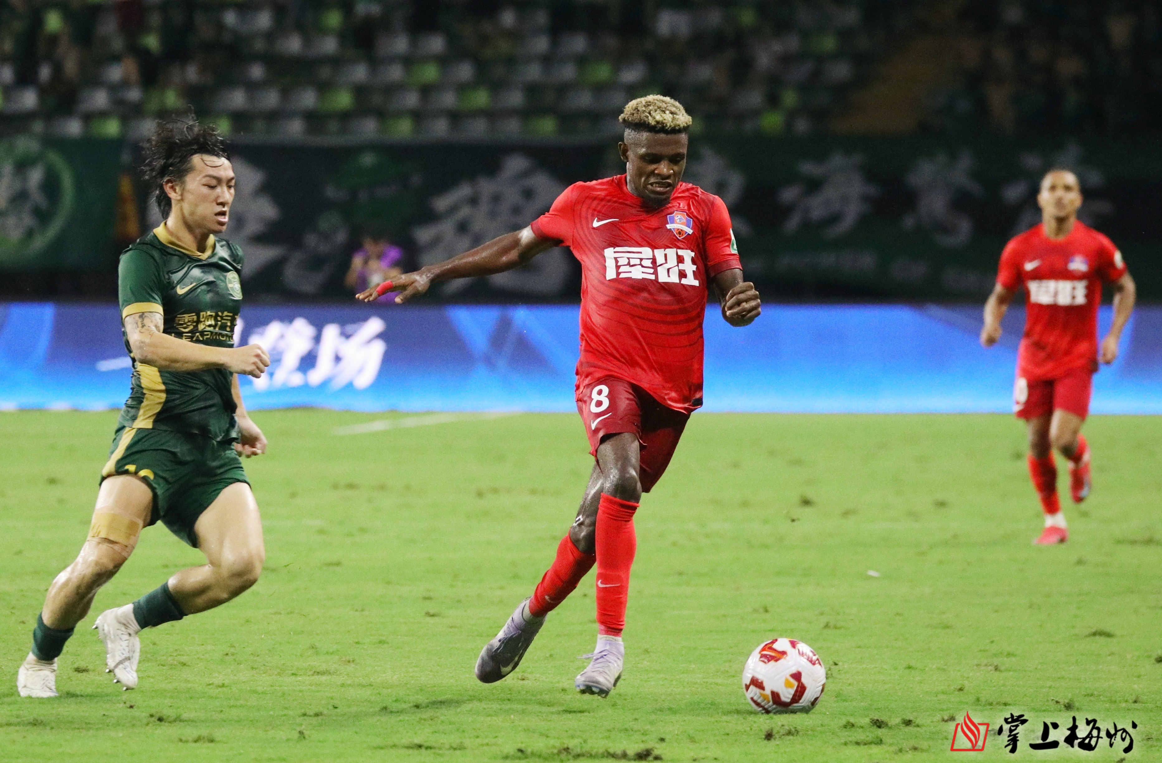 球队整体发挥稳健,客队主场轻松取胜